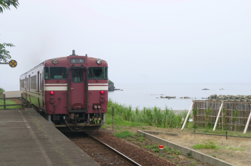 富山湾と列車